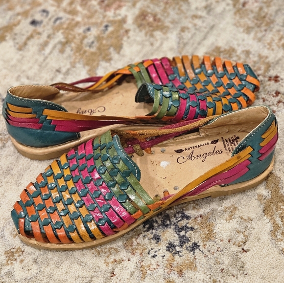 Artesanias Multicolor Women's Leather Sandals. - Picture 1 of 5